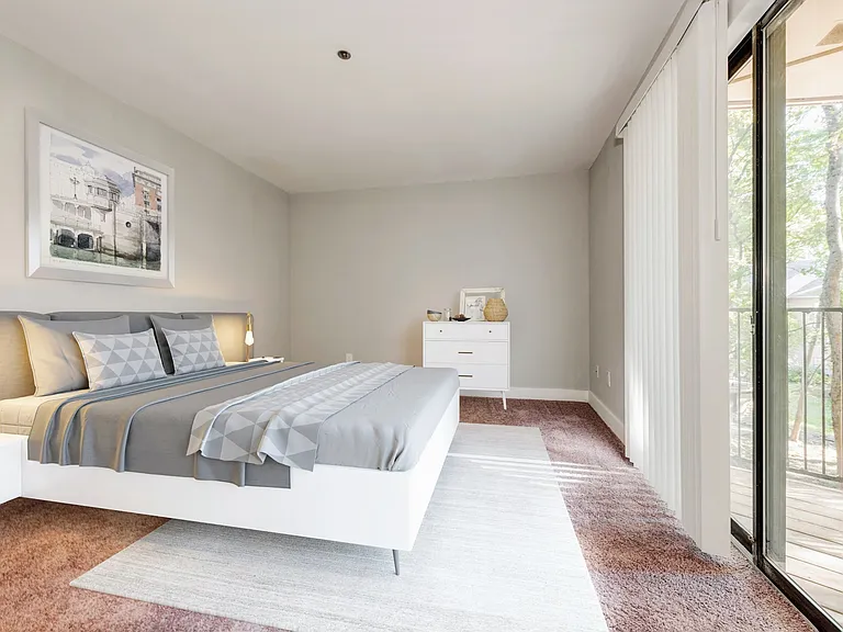 Woodford Apartments — Photo 5