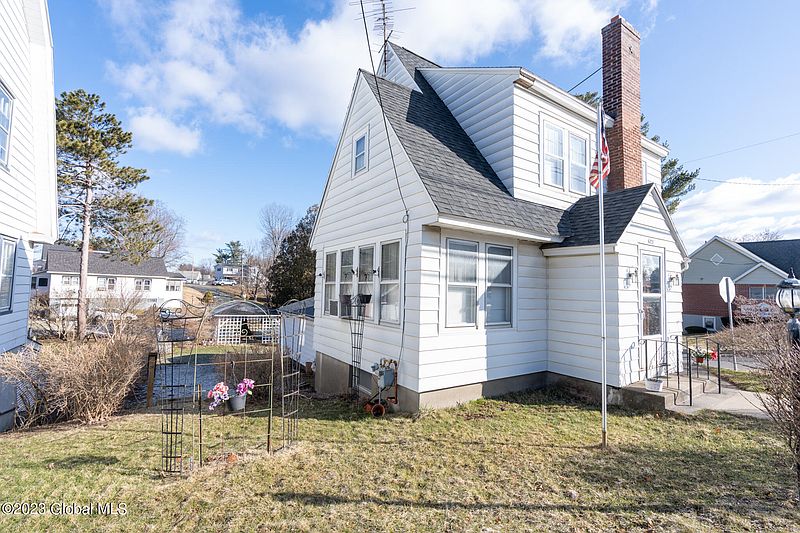2nd image of 623 Hoosick Road
