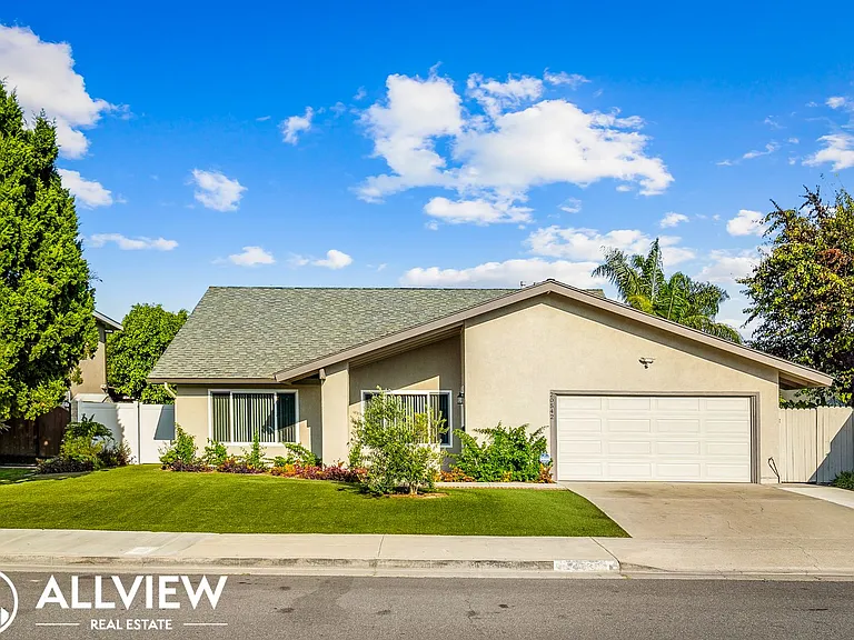 20542 Kelvingrove Ln — Photo 1