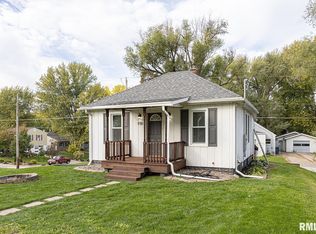 930 27th St, Bettendorf, IA 52722