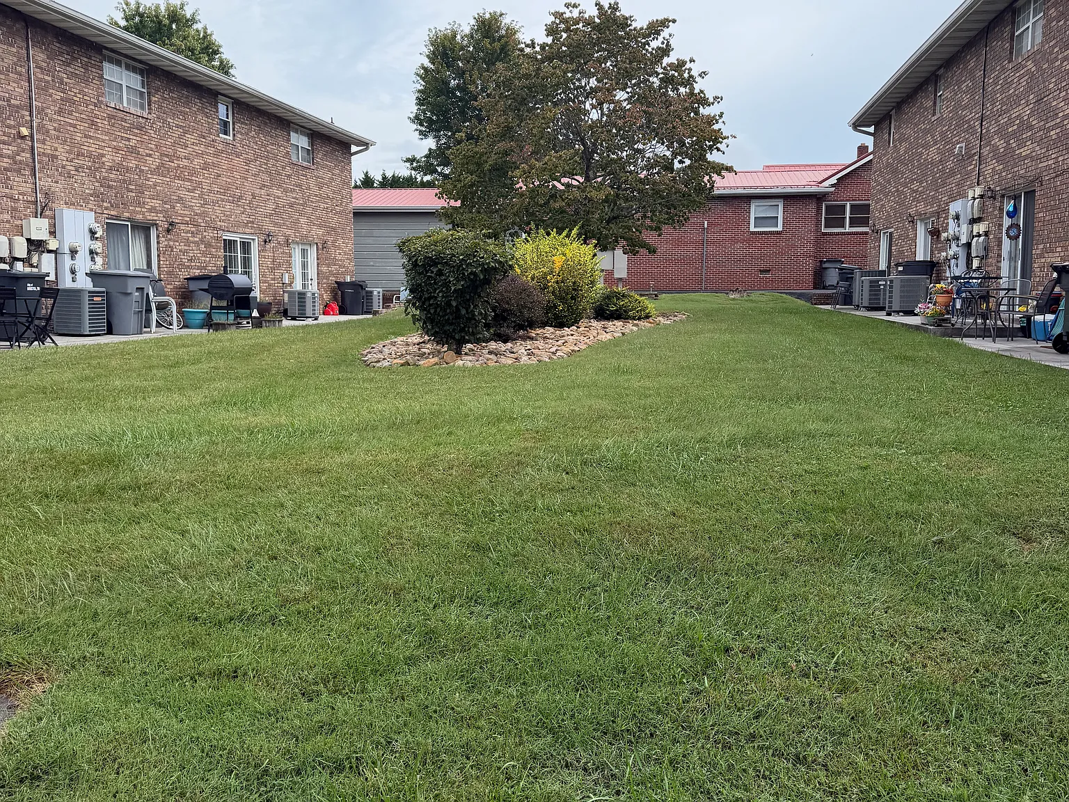 2 bed, 1.5 bath, 1176 sqft, $1,395 — Photo 4