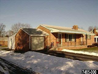 2nd image of 2275 Linden Rd