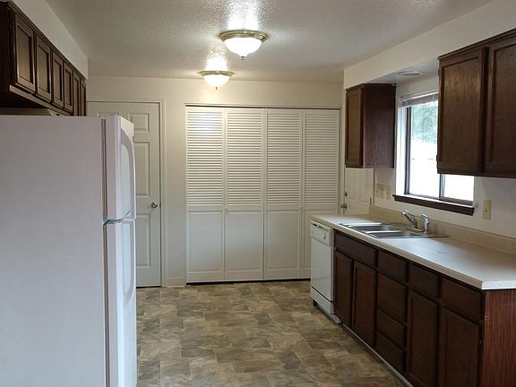 Kitchen/Laundry Closet