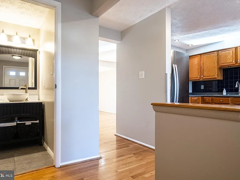 2911 Montauk Ct — Photo 3