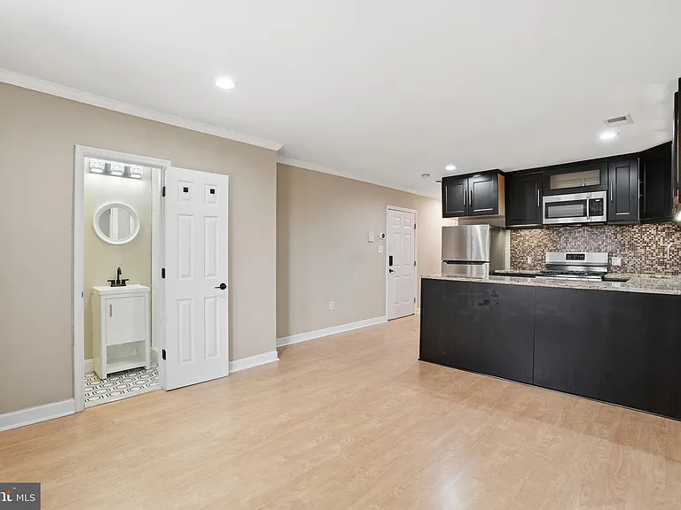 1710 W Virginia Ave NE #202 — Photo 9