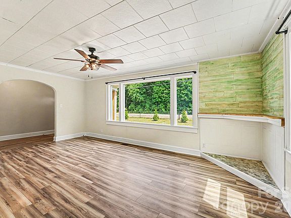 3rd image of 3230 12th Ave SE