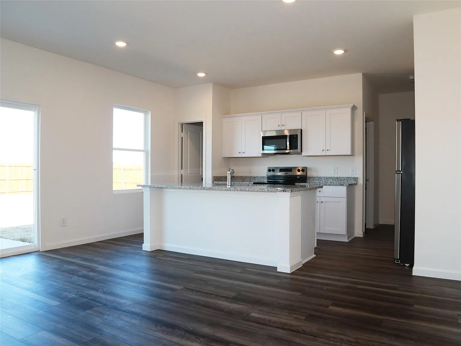 4 bed, 2089 sqft, $1,995 — Photo 2