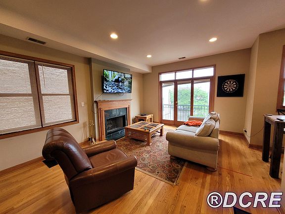 2nd image of 1954 W Diversey Pkwy #2W