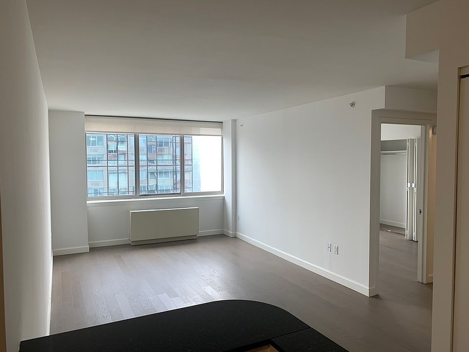 1st image of 561 10th Ave APT 33E