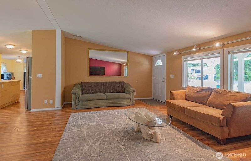 4th image of 239 Robinson Road