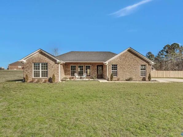471 Summerfield Dr, Albertville, AL 35951