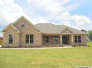 510 Foxridge Dr, Hartselle, AL 35640