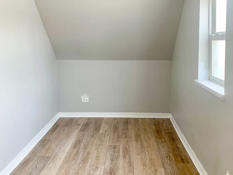 1940 W Eddy St #3 — Photo 11