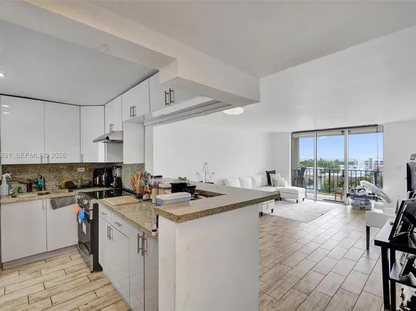 7850 Byron Ave APT 702, Miami Beach, FL 33141