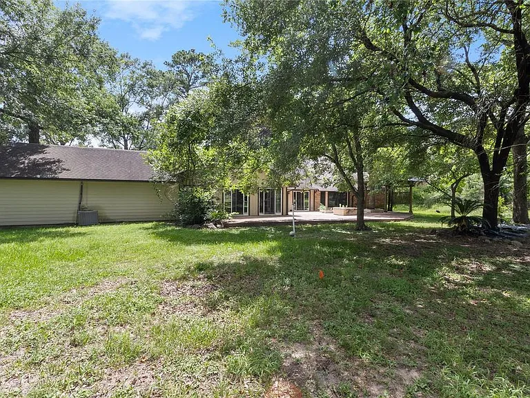 570 Roanoke Dr — Photo 22