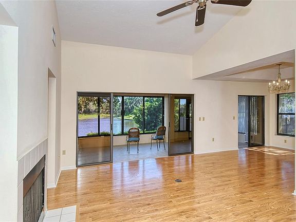5th image of 7485 Oak Moss Dr