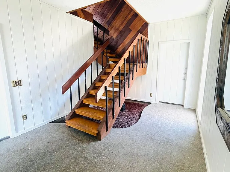 1047 Driftwood Ln — Photo 7