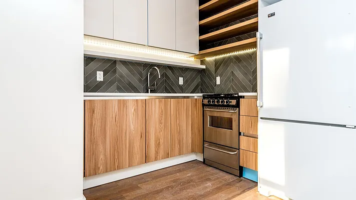 Rented by Nooklyn NYC LLC | media 41