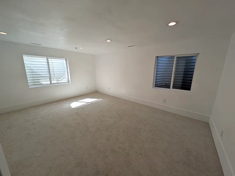 8743 N Franklin Dr — Photo 41