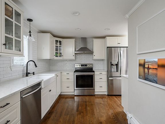 4th image of 26 French St