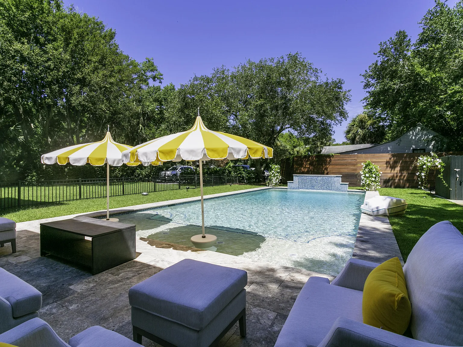 5 bed, 4.5 bath, 2918 sqft, $14,000 — Photo 2