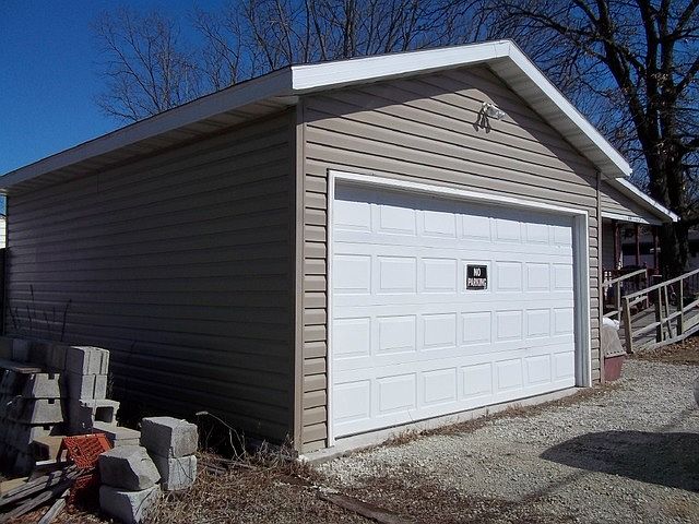2nd image of 604 E Rose Ln