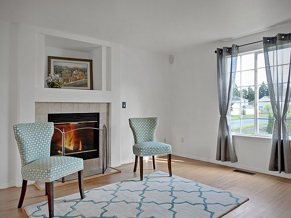 3rd image of 8740 Queens Ct SE