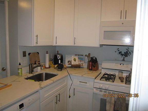 5th image of 1359 N Wells St #3FF