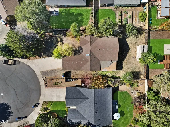 2052 NE Red Rock Ln, Bend, OR 97701