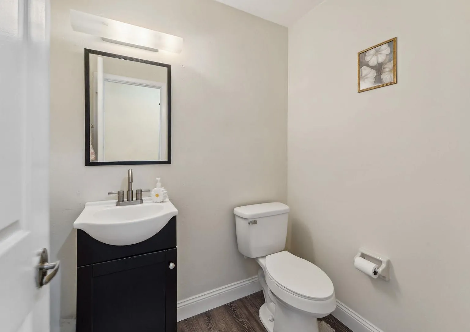 3 bed, 1.5 bath, 2400 sqft, $949 — Photo 2