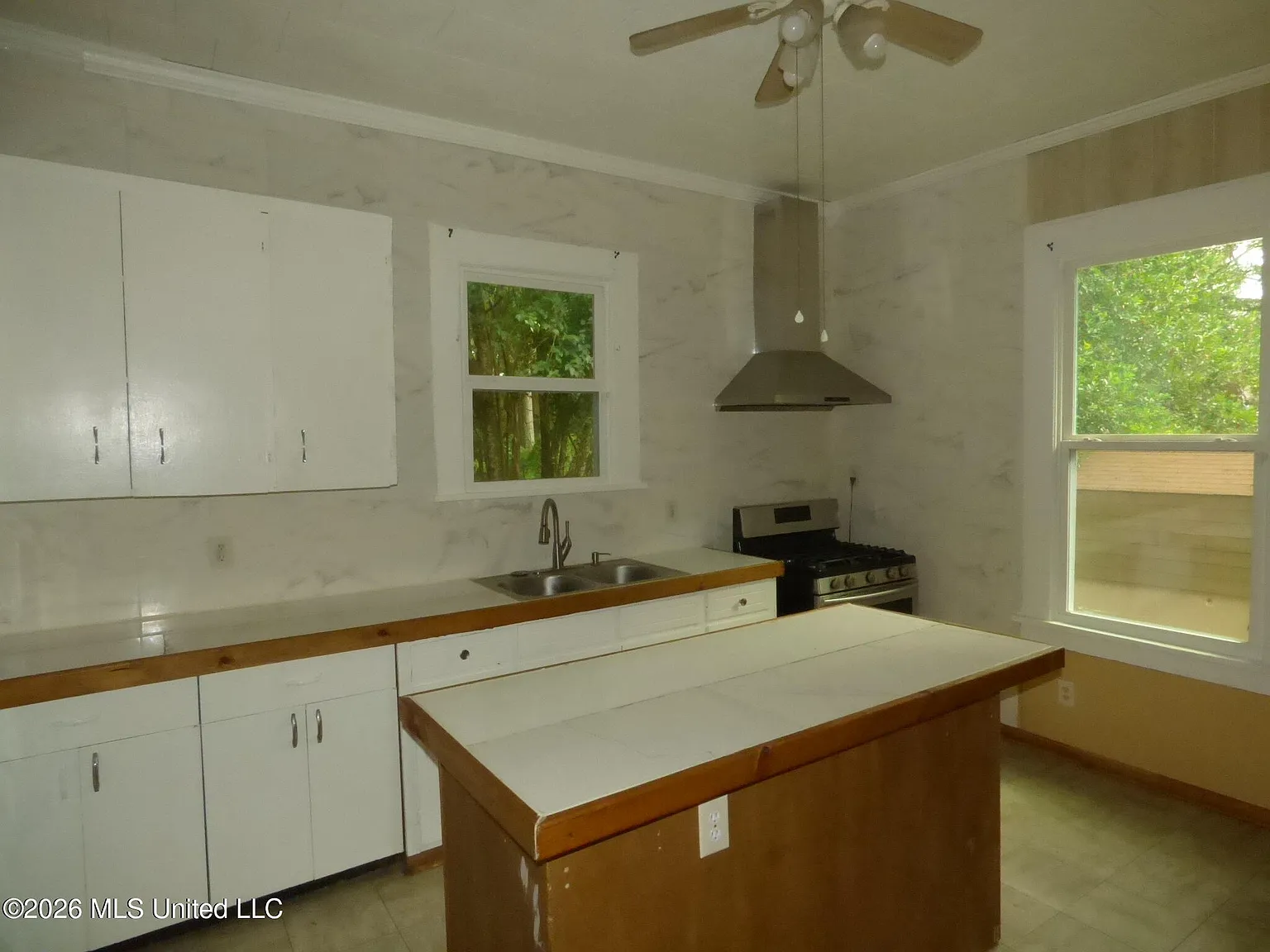 4 bed, 2.0 bath, 2262 sqft, $1,500 — Photo 3