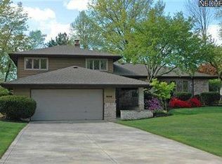 29697 Norfolk Dr, Bay Village, OH