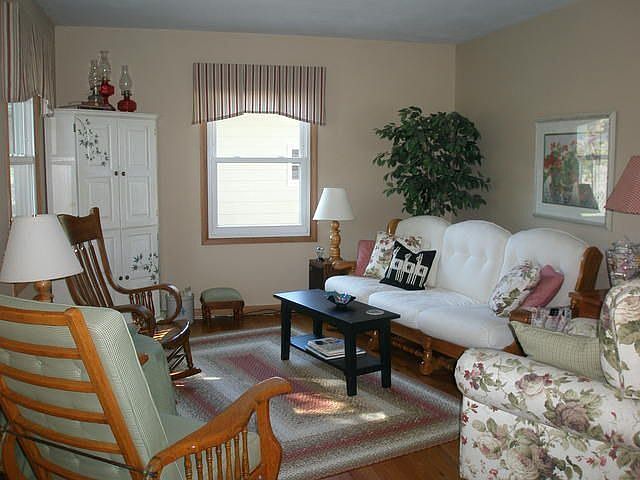 2nd image of 1017 Broadmore Dr