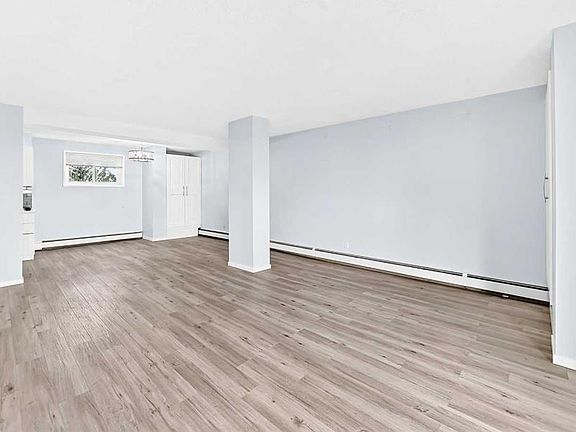5th image of 5 E Berkeley Pl W #517