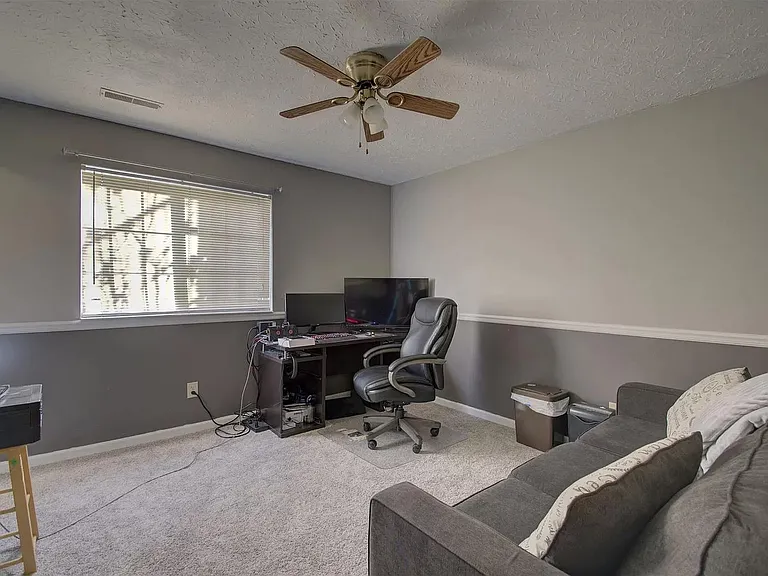 660 Friars Ln #2 — Photo 7