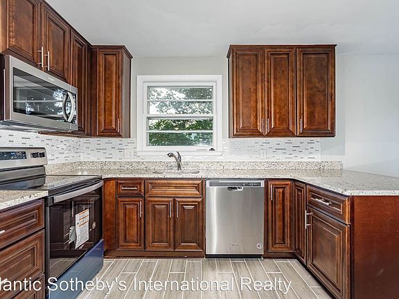 4th image of 4917 Orleans Dr