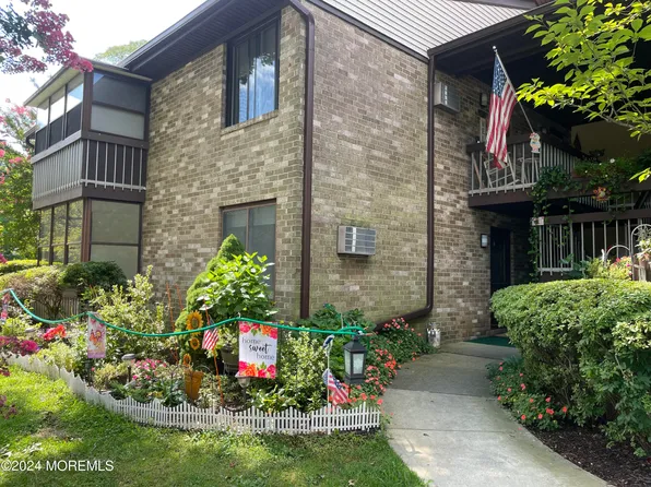 175 Amberly Dr Unit A, Manalapan, NJ 07726
