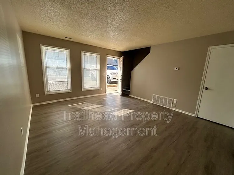 219 N Garrison Ave #4 — Photo 3