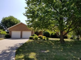1405 Dierker Dr, Monett, MO 65708
