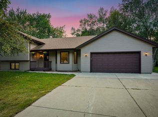 330 Shady Ridge Rd NW, Hutchinson, MN 55350
