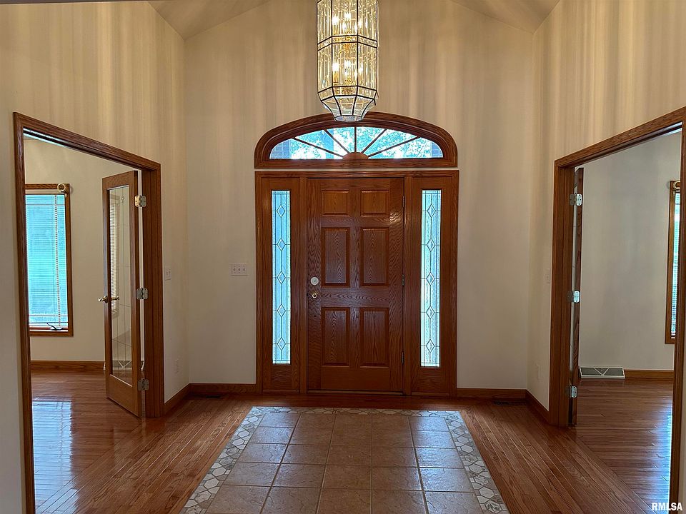 9 Governors Dr, Elkhart, IL 62634 Zillow