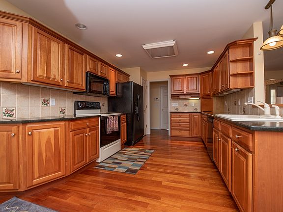 3rd image of 63 W Hearthstone Dr