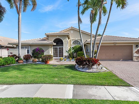 3rd image of 12324 Lakeridge Falls Drive