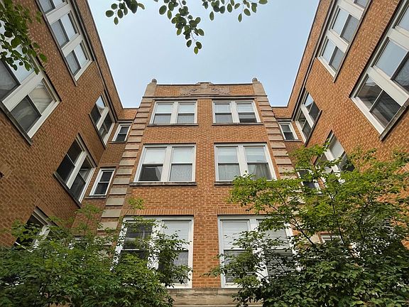2nd image of 536 W Belmont Ave APT 1E