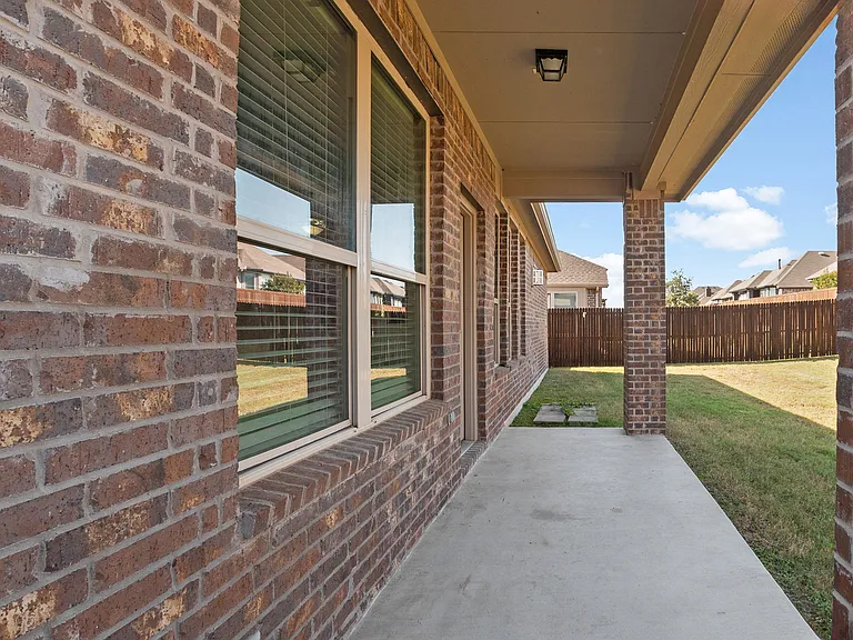 1413 Lake Grove Dr — Photo 30