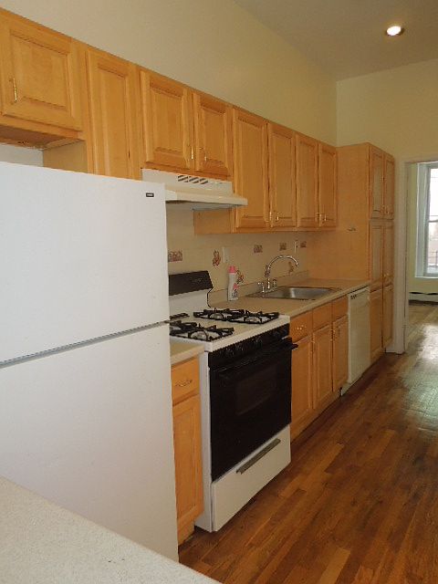 1st image of 68 Clifton Pl #1