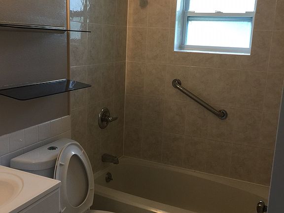 5th image of 2216 W Gardenia Dr