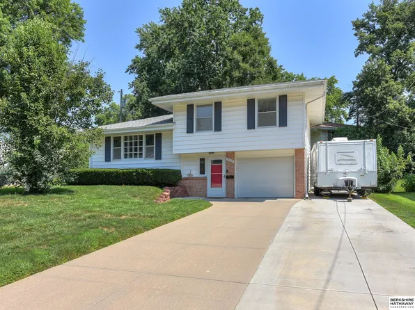 9158 Meadow Dr, Omaha, NE 68114
