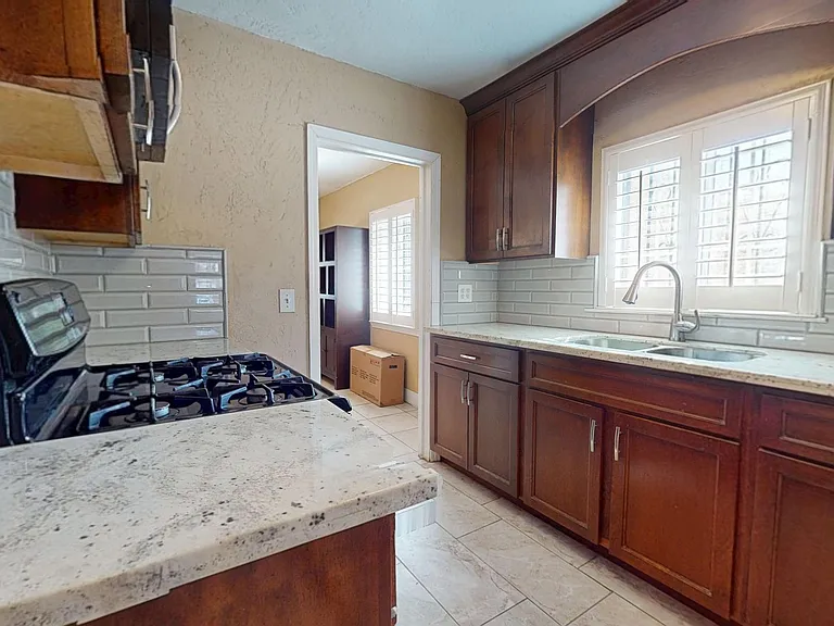 4146 E McKenzie Ave — Photo 4