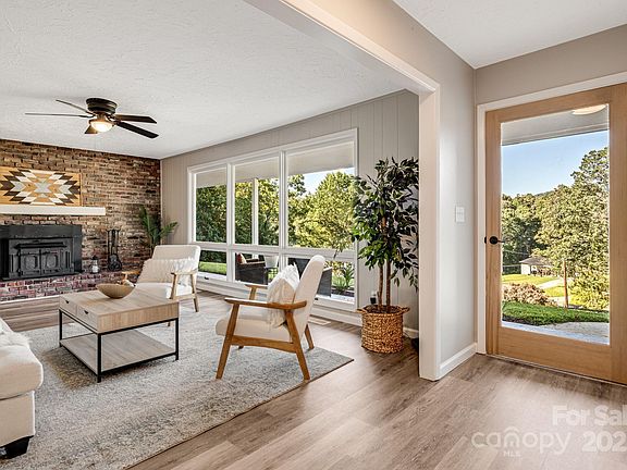 4th image of 330 Lyndhurst Dr